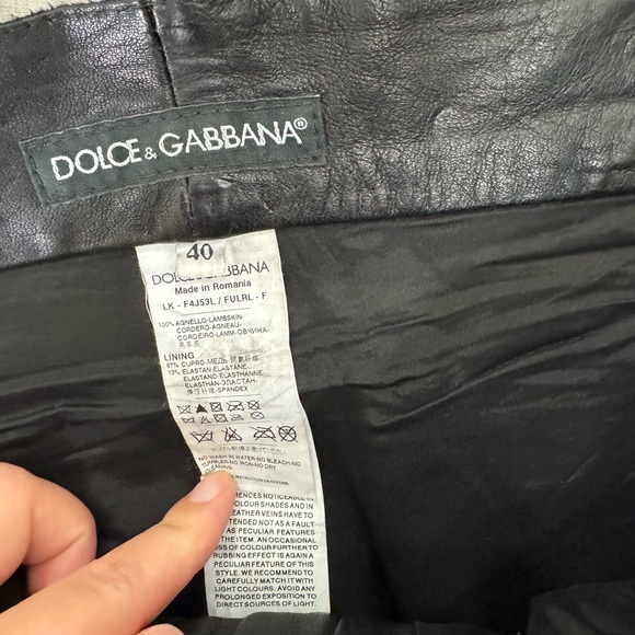 VINTAGE DOLCE & GABBANA BLACK LEATHER MINI SKIRT - Picture 3 of 10